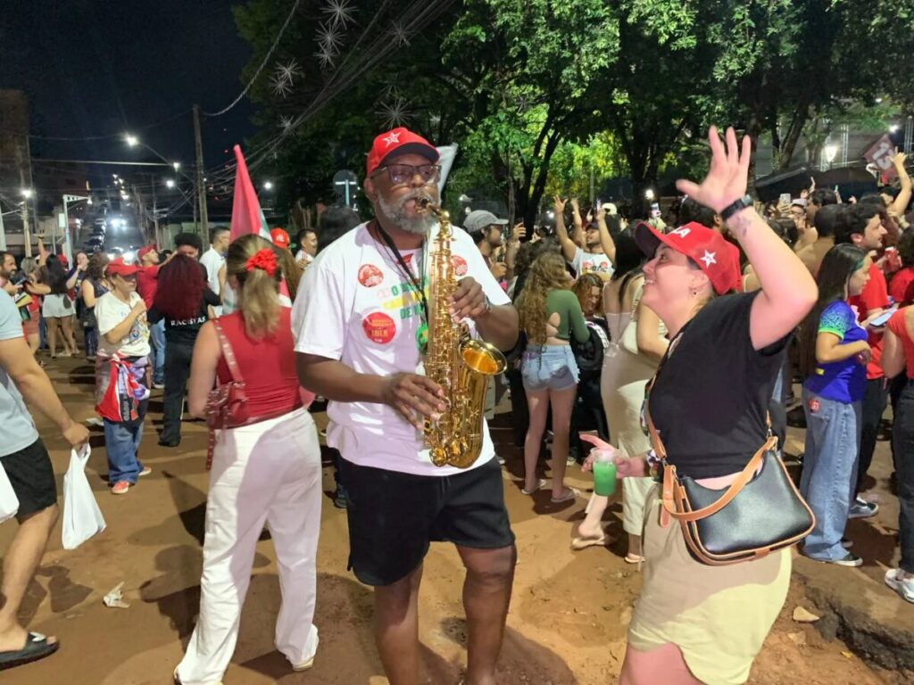 Veja comemoração da vitória de Lula em Uberaba