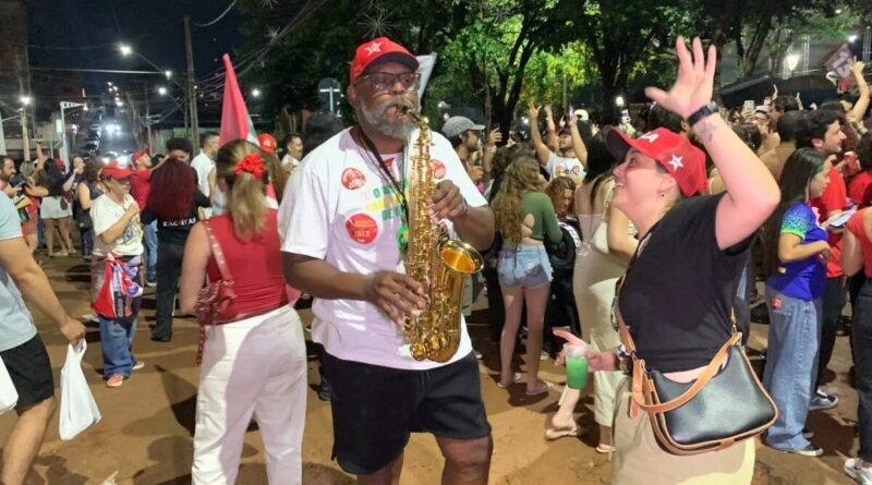 Veja comemoração da vitória de Lula em Uberaba