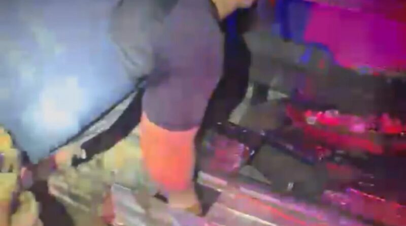 VÍDEO: Homem é preso com carga de iPhones escondida em para-choque de carro na BR-365, em MG