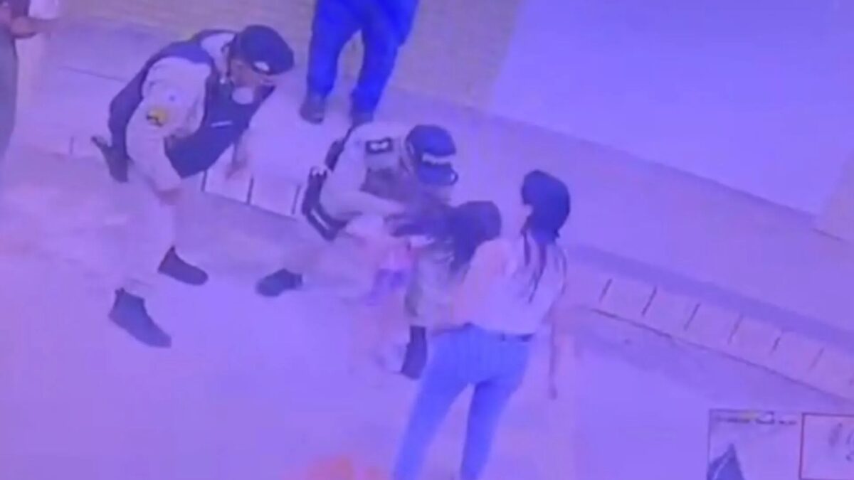 Policiais salvam menina de 6 anos engasgada com pirulito em Ituiutaba