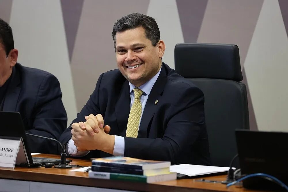 Votação em 2º turno da 6×1 pode ser concluída hoje, diz Alcolumbre.